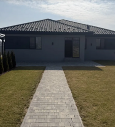 Продаж 1 поверхового будинку з опаленням і ділянкою на 9 соток, 143 кв. м, 4 кімнати, на пров. Родинний фото 1 Продаж 1 поверхового будинку з опаленням і ділянкою на 9 соток, 143 кв. м, 4 кімнати, на пров. Родинний фото 1