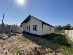 Продаж 1 поверхового будинку з опаленням і ділянкою на 5 соток, 95 кв. м, 3 кімнати, на вул. Незалежності фото 2 Продаж 1 поверхового будинку з опаленням і ділянкою на 5 соток, 95 кв. м, 3 кімнати, на вул. Незалежності фото 2