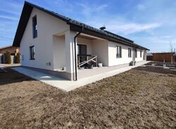  1      4.5 , 102 . , 3   4