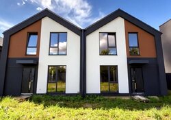 Продаж 2 поверхового дуплекса з ділянкою на 2.5 сотки, 92 кв. м, 4 кімнати, на вул. Садова фото 1 Продаж 2 поверхового дуплекса з ділянкою на 2.5 сотки, 92 кв. м, 4 кімнати, на вул. Садова фото 1