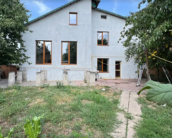 Продаж 3 поверхового будинку з гаражем і ділянкою на 13.5 сотки, 279 кв. м, 4 кімнати фото 1 Продаж 3 поверхового будинку з гаражем і ділянкою на 13.5 сотки, 279 кв. м, 4 кімнати фото 1