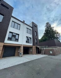 Продаж 3 поверхового таунхауса з ділянкою на 1 сотку, 300 кв. м, 4 кімнати фото 1 Продаж 3 поверхового таунхауса з ділянкою на 1 сотку, 300 кв. м, 4 кімнати фото 1