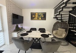 ������ 2 ����������� ��������� � ������� �� 1.5 �����, 90 ��. �., ����. �������� ���� 12