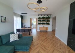 ������ 2 ����������� ������� � ������� � ������� �� 10 �����, 200 ��. �, 4 ������, �� ���. ����� ���� 6