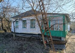 Продаж 1 поверхового будинку з ділянкою на 6.5 сотки, 36.6 кв. м, 4 кімнати, на вул. Замкова фото 1 Продаж 1 поверхового будинку з ділянкою на 6.5 сотки, 36.6 кв. м, 4 кімнати, на вул. Замкова фото 1