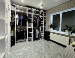 ������ 2 ����������� ��������� � ������� �� 1.5 �����, 90 ��. �., �-� ��������� ���� 6