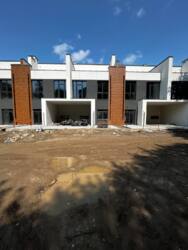 Таунхаус з двома терасами та басейном на березі озера фото 10 Таунхаус з двома терасами та басейном на березі озера фото 10