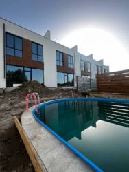 Таунхаус з двома терасами та басейном на березі озера фото 23 Таунхаус з двома терасами та басейном на березі озера фото 23