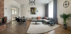   3202         Mont chalet!.  6