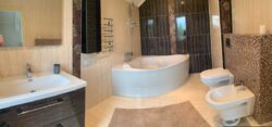   3202         Mont chalet!.  9
