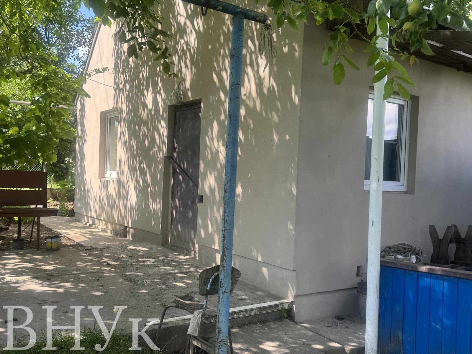 Продається земельна ділянка в межах Луцька (м-н Світанок) з дачним будинком фото 1 Продається земельна ділянка в межах Луцька (м-н Світанок) з дачним будинком фото 1