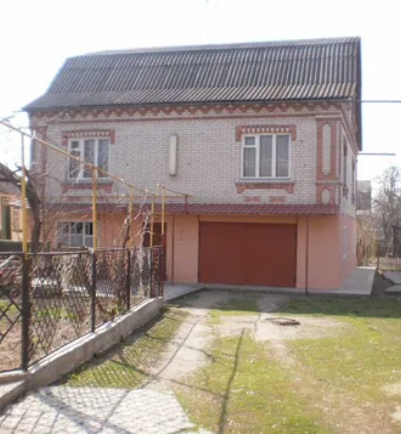 Продається обійстя : 2-х пов.будинок, літня кухня, сарай, погріб фото 1 Продається обійстя : 2-х пов.будинок, літня кухня, сарай, погріб фото 1