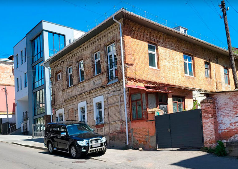 Продаж частини будинку на вул. Кропивницького, 6 кімнат фото 1 Продаж частини будинку на вул. Кропивницького, 6 кімнат фото 1