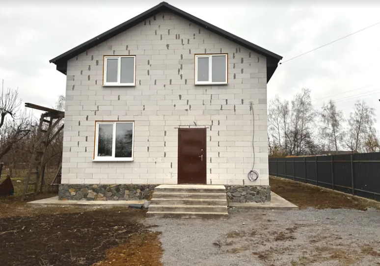 Продаж 2 поверхового будинку з ділянкою на 4.2 сотки, 112 кв. м, 3 кімнати фото 1 Продаж 2 поверхового будинку з ділянкою на 4.2 сотки, 112 кв. м, 3 кімнати фото 1
