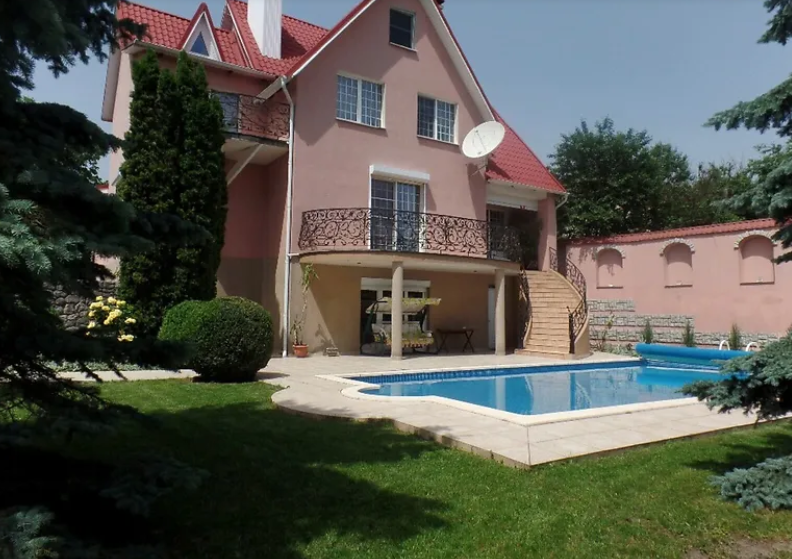 Продаж 3 поверхового будинку з каміном і ділянкою на 16 соток, 385 кв. м, 8 кімнат фото 1 Продаж 3 поверхового будинку з каміном і ділянкою на 16 соток, 385 кв. м, 8 кімнат фото 1