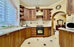 Продаж 2 поверхового будинку бесідка і ділянкою на 6 соток, 187 кв. м, 4 кімнати, на вул. Незалежності фото 1 Продаж 2 поверхового будинку бесідка і ділянкою на 6 соток, 187 кв. м, 4 кімнати, на вул. Незалежності фото 1