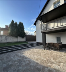 ������ 3 ����������� ������� � ������� � ������� �� 5 �����, 220 ��. �, 4 ������, �� ���. ��������� ���� 2