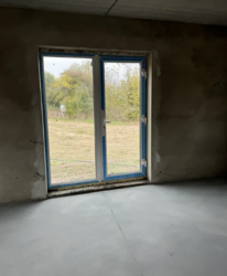 ������ 2 ����������� ������� � ������� �� 5.5 ��. �., 109.7 ��. �, 4 ������ ���� 5