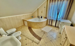 Продаж 2 поверхового будинку бесідка і ділянкою на 6 соток, 187 кв. м, 4 кімнати, на вул. Незалежності фото 2 Продаж 2 поверхового будинку бесідка і ділянкою на 6 соток, 187 кв. м, 4 кімнати, на вул. Незалежності фото 2