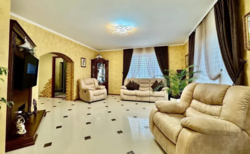 Продаж 2 поверхового будинку бесідка і ділянкою на 6 соток, 187 кв. м, 4 кімнати, на вул. Незалежності фото 4 Продаж 2 поверхового будинку бесідка і ділянкою на 6 соток, 187 кв. м, 4 кімнати, на вул. Незалежності фото 4