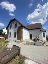 Чудовий будинок на вул.Дніпровські пороги! фото 1 Чудовий будинок на вул.Дніпровські пороги! фото 1