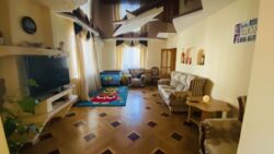 Двоповерховий будинок у районі Метро фото 3 Двоповерховий будинок у районі Метро фото 3