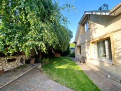 Продаж двоповерхового будинку з гаражем фото 1 Продаж двоповерхового будинку з гаражем фото 1