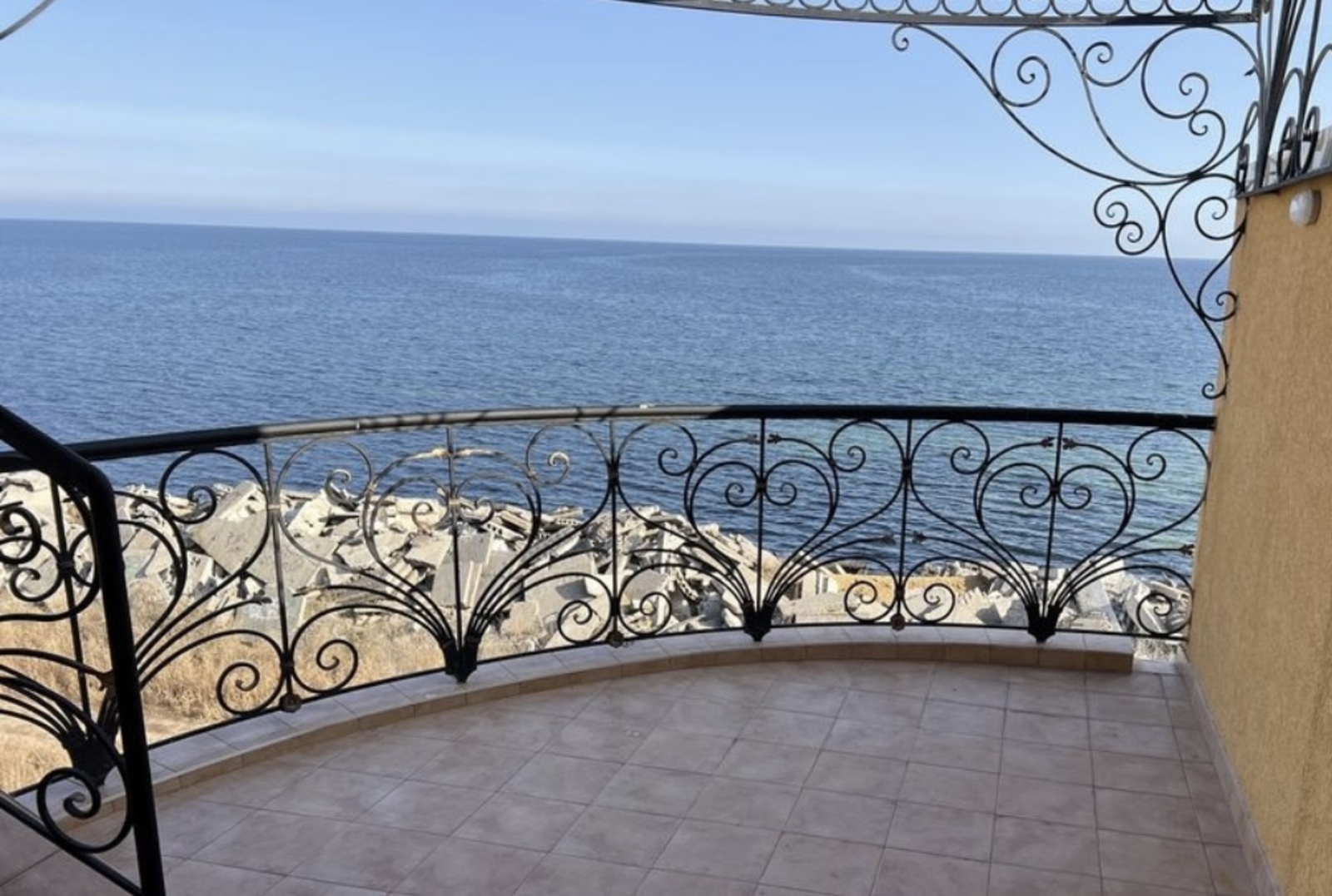 Будинок на березі моря фото 1 Будинок на березі моря фото 1