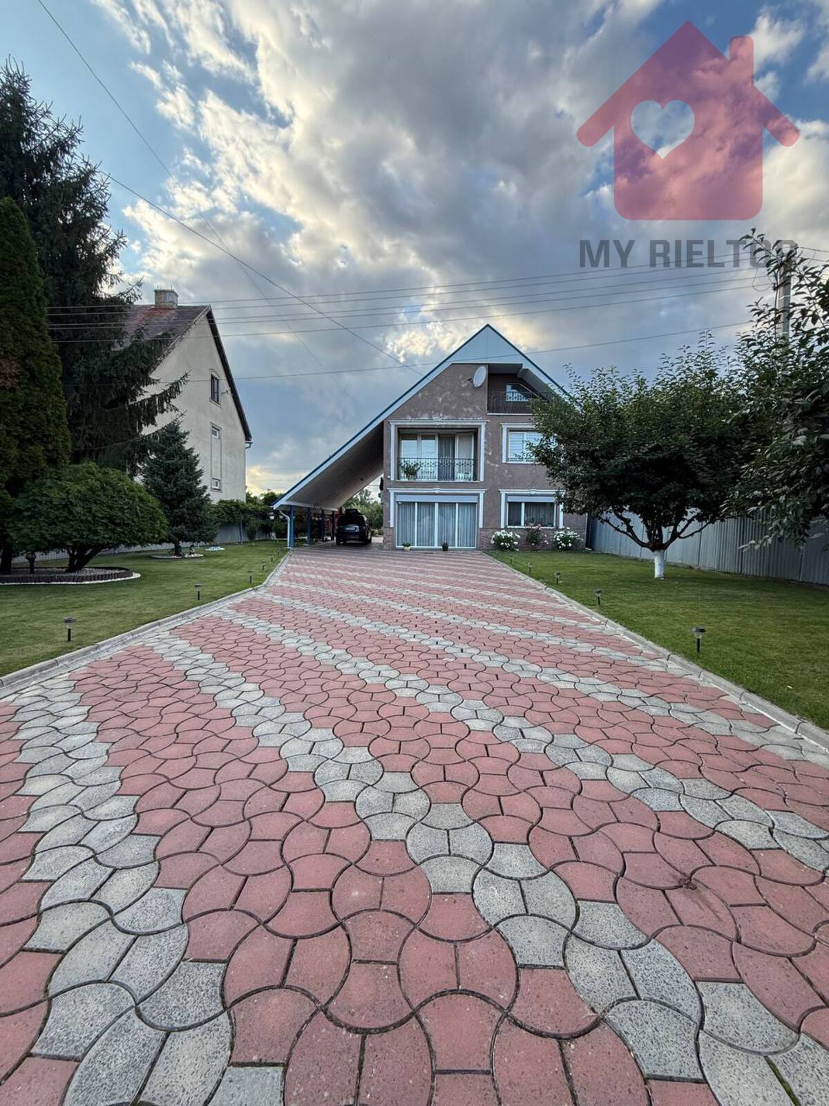 Продаж просторого будинку у Сторожниці! фото 1 Продаж просторого будинку у Сторожниці! фото 1