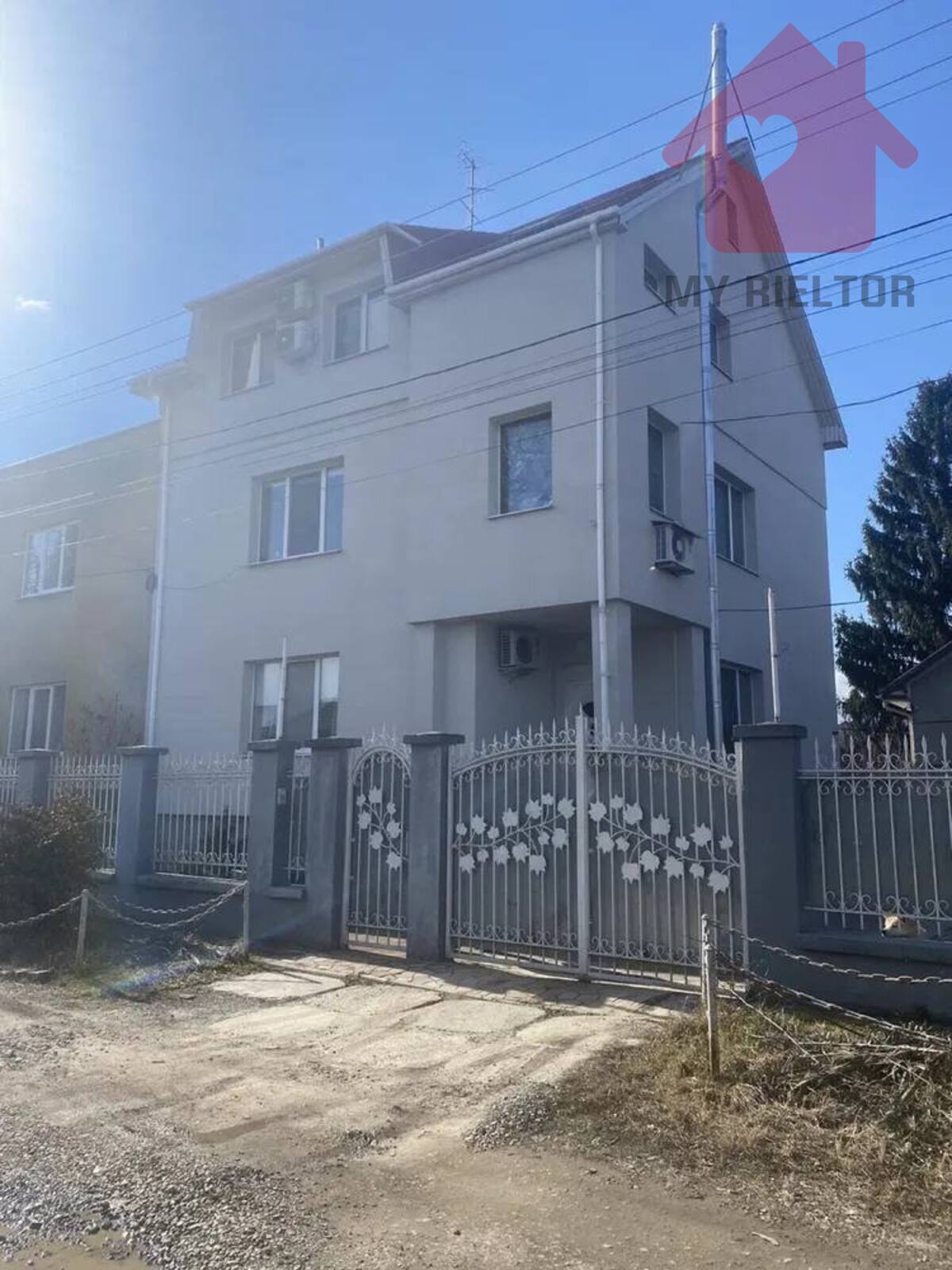 Продаж просторого будинку ! фото 1 Продаж просторого будинку ! фото 1