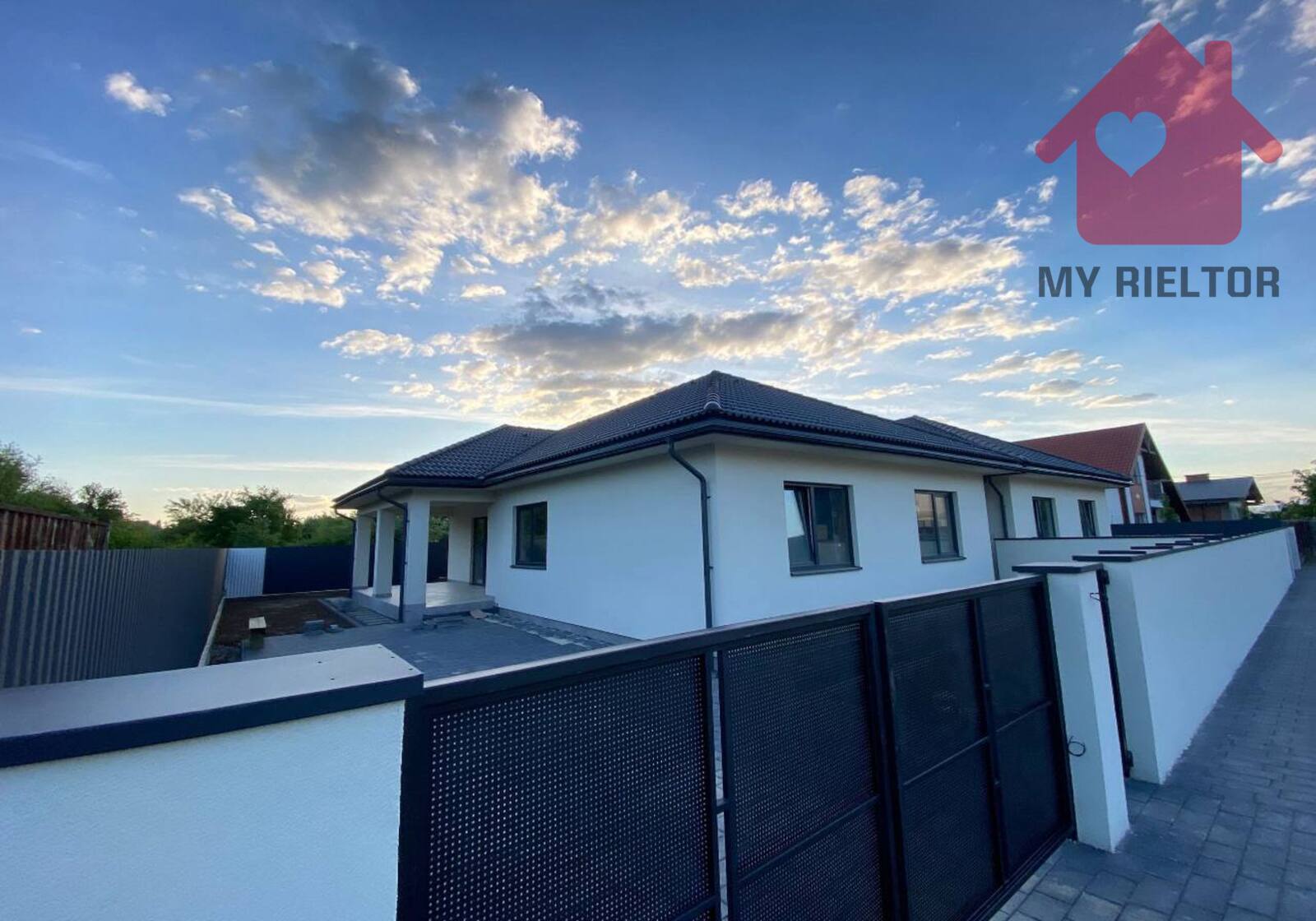 Продаж сучасного будинку в чудовій локації! фото 1 Продаж сучасного будинку в чудовій локації! фото 1