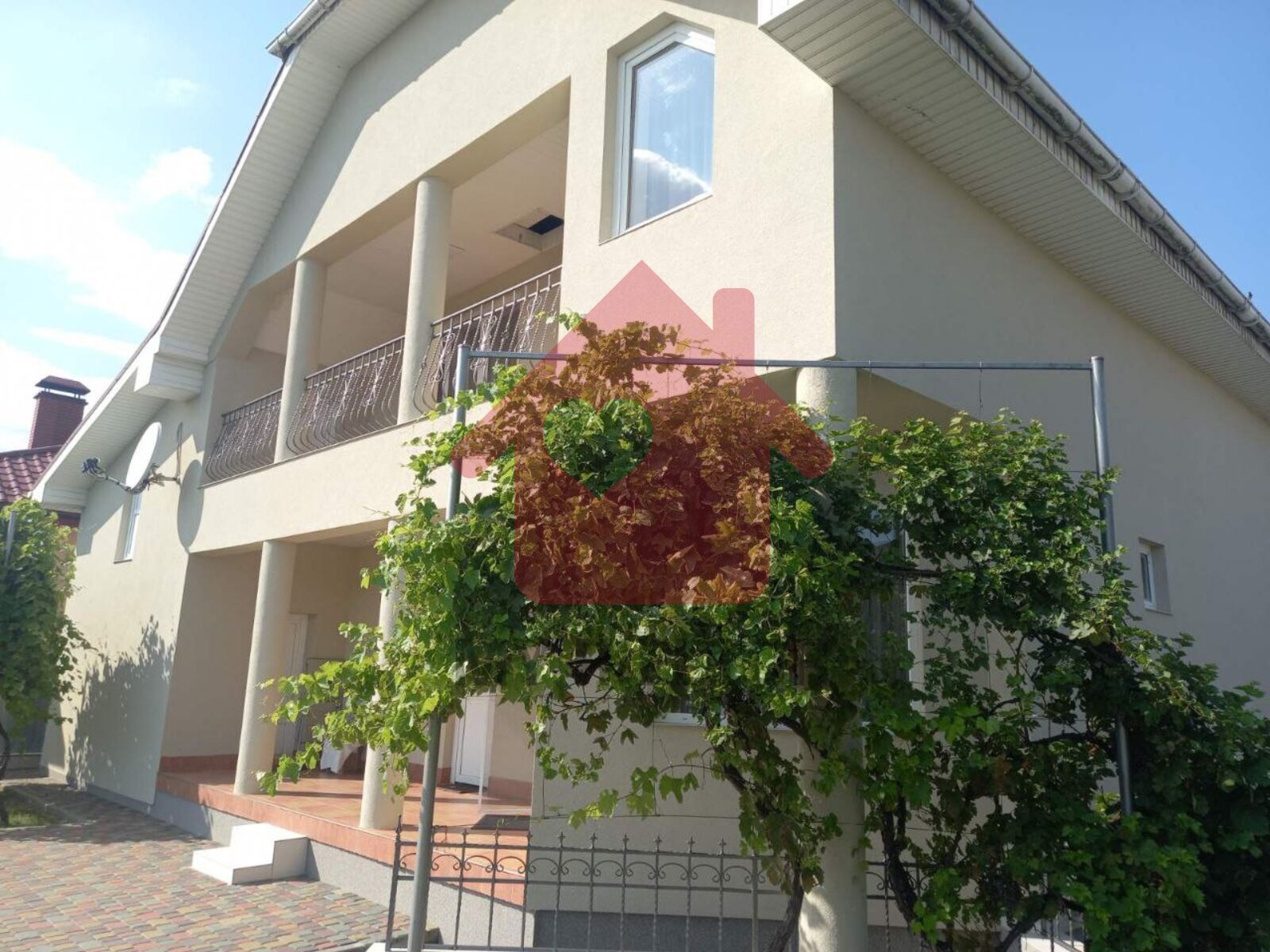 Продаж добротного просторого будинку на околиці Ужгорода фото 1 Продаж добротного просторого будинку на околиці Ужгорода фото 1