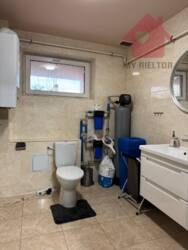 Сучасний будинок з сонячними панелями та гаражем у новому районі. фото 21 Сучасний будинок з сонячними панелями та гаражем у новому районі. фото 21