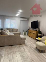 Сучасний будинок з сонячними панелями та гаражем у новому районі. фото 6 Сучасний будинок з сонячними панелями та гаражем у новому районі. фото 6