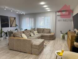 Сучасний будинок з сонячними панелями та гаражем у новому районі. фото 7 Сучасний будинок з сонячними панелями та гаражем у новому районі. фото 7