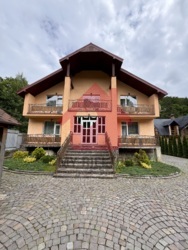 Продаж діючого готелю у с.Синяк фото 1 Продаж діючого готелю у с.Синяк фото 1