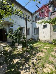 Будинок на дві сім’ї або для великої родини у м. Ужгороді фото 1 Будинок на дві сім’ї або для великої родини у м. Ужгороді фото 1