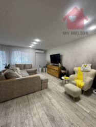 Сучасний будинок з сонячними панелями та гаражем у новому районі. фото 9 Сучасний будинок з сонячними панелями та гаражем у новому районі. фото 9