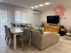 Сучасний будинок з сонячними панелями та гаражем у новому районі. фото 5 Сучасний будинок з сонячними панелями та гаражем у новому районі. фото 5