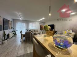 Сучасний будинок з сонячними панелями та гаражем у новому районі. фото 4 Сучасний будинок з сонячними панелями та гаражем у новому районі. фото 4