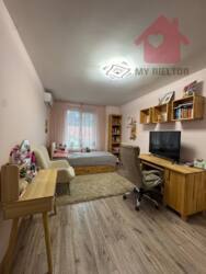 Сучасний будинок з сонячними панелями та гаражем у новому районі. фото 15 Сучасний будинок з сонячними панелями та гаражем у новому районі. фото 15