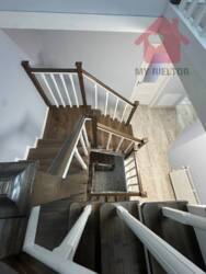 Сучасний будинок з сонячними панелями та гаражем у новому районі. фото 10 Сучасний будинок з сонячними панелями та гаражем у новому районі. фото 10