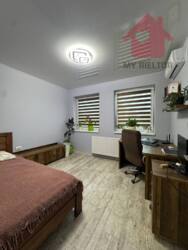 Сучасний будинок з сонячними панелями та гаражем у новому районі. фото 11 Сучасний будинок з сонячними панелями та гаражем у новому районі. фото 11