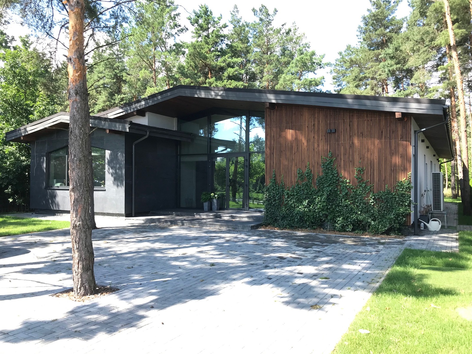 Продаж сучасного будинку 346 м² в сосновому лісі в КМ Riviera Village, Вишгородський р-н, c. Лебедівка фото 1 Продаж сучасного будинку 346 м² в сосновому лісі в КМ Riviera Village, Вишгородський р-н, c. Лебедівка фото 1