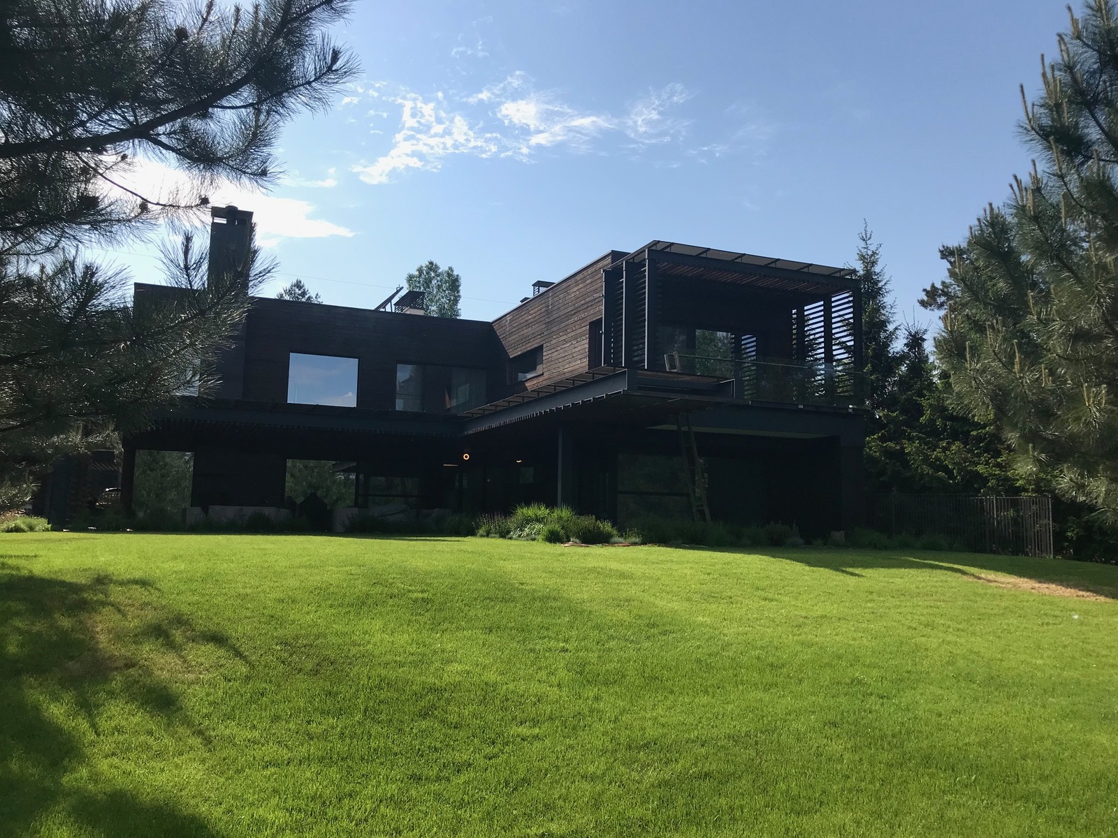 Продаж котеджу 287 кв.м в стилі Hi-Tech з виходом на канал р. Дніпро, КМ Riviera Village, Вишгородський р-н, c. Лебедівка фото 1 Продаж котеджу 287 кв.м в стилі Hi-Tech з виходом на канал р. Дніпро, КМ Riviera Village, Вишгородський р-н, c. Лебедівка фото 1
