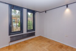    230 ²      ,  Riviera Village  12