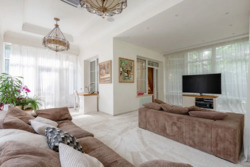 Продажа элитного дома 340 кв.м + гостевой дом 250 кв.м + 31 соток, cосновый лес + выход на воду, КГ Бобры, Вышгородский р-н, c. Хотяновка фото 4 Продажа элитного дома 340 кв.м + гостевой дом 250 кв.м + 31 соток, cосновый лес + выход на воду, КГ Бобры, Вышгородский р-н, c. Хотяновка фото 4