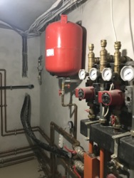 Будинок 290 м² з новим ремонтом в стилi LOFT та власним БОМБОСХОВИЩЕМ + САУНА, Київ, Соломенський р-н, Караваєві дачі, вул. Зелена фото 25 Будинок 290 м² з новим ремонтом в стилi LOFT та власним БОМБОСХОВИЩЕМ + САУНА, Київ, Соломенський р-н, Караваєві дачі, вул. Зелена фото 25