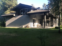 Продаж сучасного одноповерхового будинку з мансардою 322 кв.м + ділянка 44 сот. серед соснового лісу, КМ Riviera Village фото 2 Продаж сучасного одноповерхового будинку з мансардою 322 кв.м + ділянка 44 сот. серед соснового лісу, КМ Riviera Village фото 2