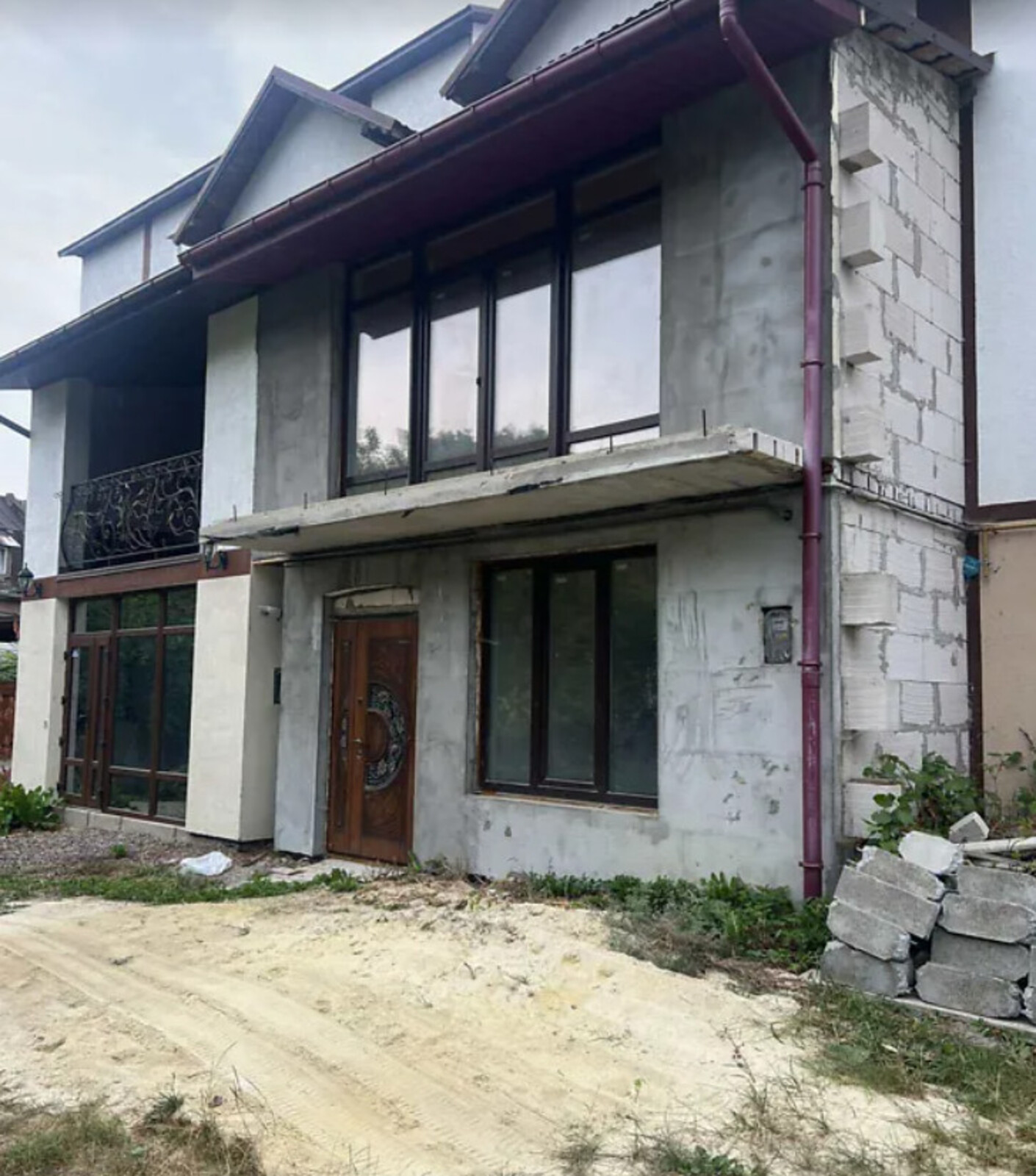 ������ ��������� � ����� �. ��������� � 102 �. ����������, 3 �������, 2 �������� ���� 1